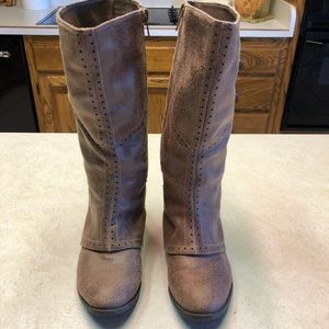 Youth size 1 brown boots